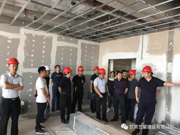 业主视察兰州市机关事务管理局局长李赫林兰州地铁置业董事长冉海珍